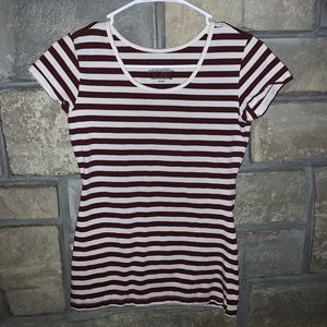 DE COLLECTION MAROON STRIPPED SHORT SLEEVE